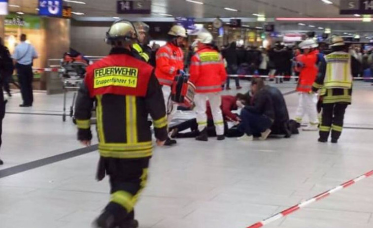 ​Un hombre con un hacha hiere a siete personas en una estación de Düsseldorf