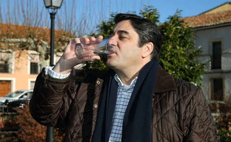 El agua del grifo en Santiago, Ourense y Pontevedra renueva su sello de 