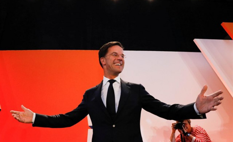 ​El partido de Rutte vence en las elecciones holandesas y desbanca al populista Wilders