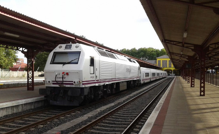 ​Ferrol se aferra al tren con A Coruña para frenar su declive