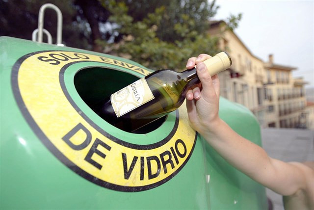 Los gallegos reciclamos más vidrio, pero seguimos por debajo de la media española