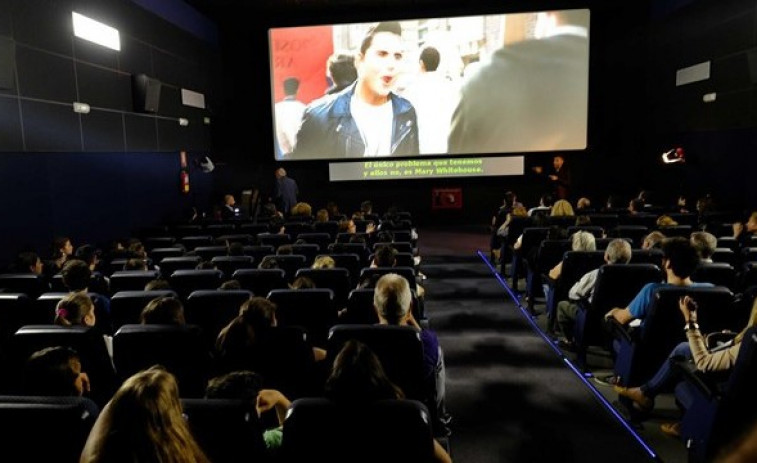 Méndez de Vigo defiende la subida del IVA al cine y niega la destrucción del sector
