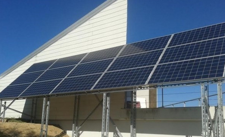 ​La Xunta instala paneles fotovoltaicos para rebajar sus recibos de la luz