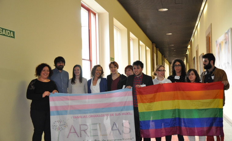 ​La oposición registra un borrador de ley gallega de identidad de género