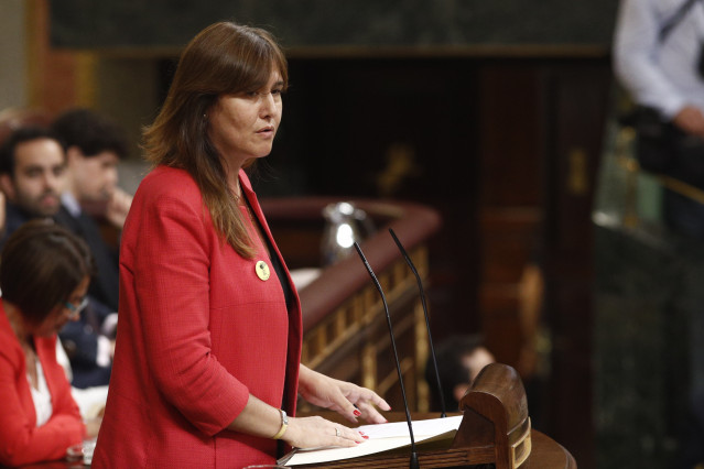 La portavoz de Junts per Cataluña (JxCat) en el Congreso, Laura Borrás, durante su discurso previo a la segunda votación para la investidura del candidato socialista a la Presidencia del Gobierno.