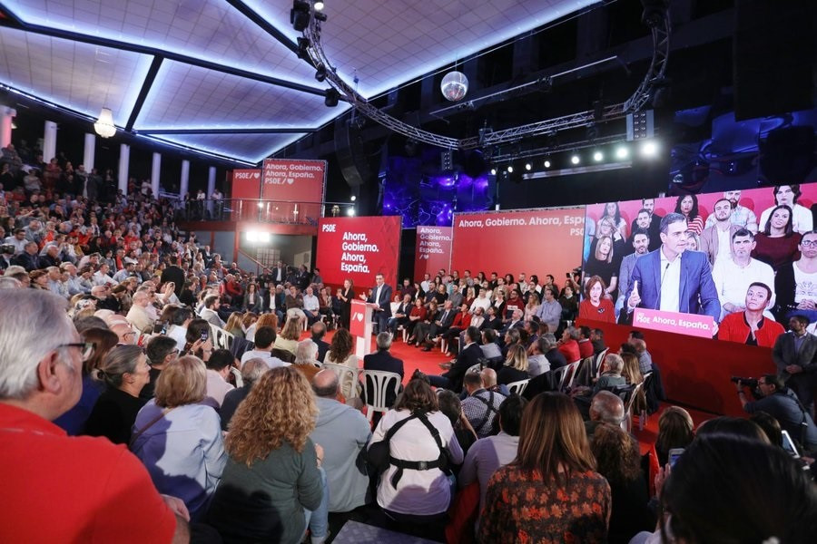 El lu00edder del PSOE, Pedro Su00e1nchez, en un mitin en Cu00e1diz en la precampau00f1a del 10