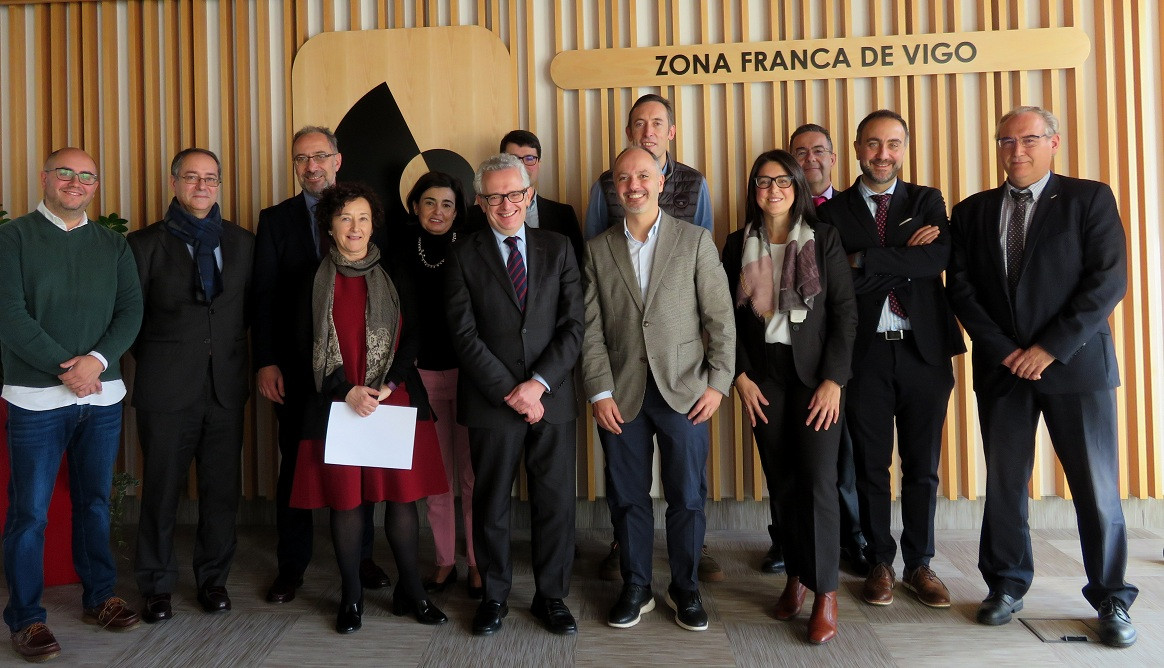 Luis Moreno y David Regades con sus equipos tu00e9cnicos