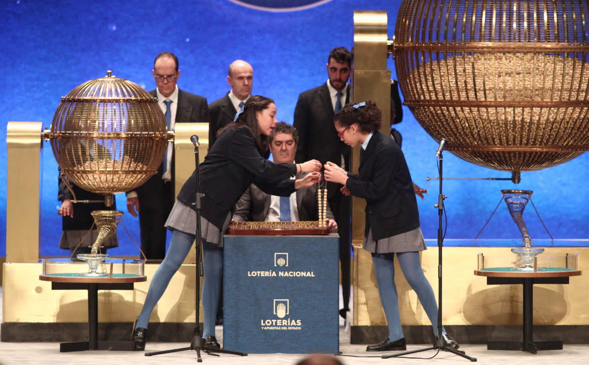 EuropaPress 2561138 Las dos niñas de la residencia de San Ildefonso Noura Akrouh