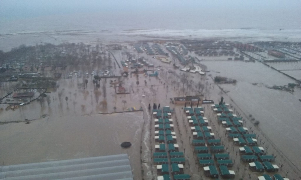 Imatge des del nostre helicòpter als voltants del riu Tordera, ja desbordat Mossos