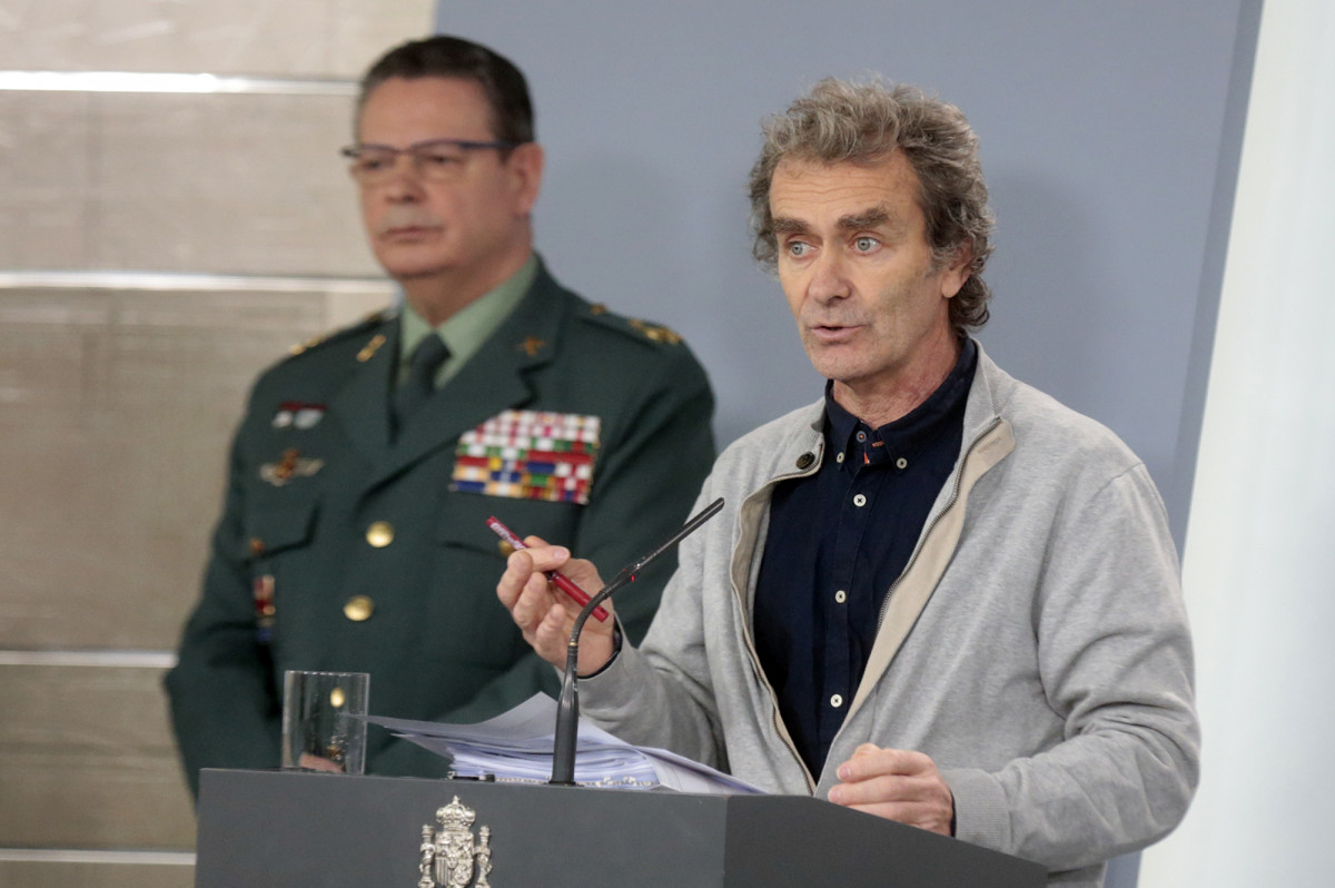 (I-D) El DAO de la Guardia Civil, Laurentino Ceña; y el director del Centro de Coordinación de Alertas y Emergencias Sanitarias, Fernando Simón,