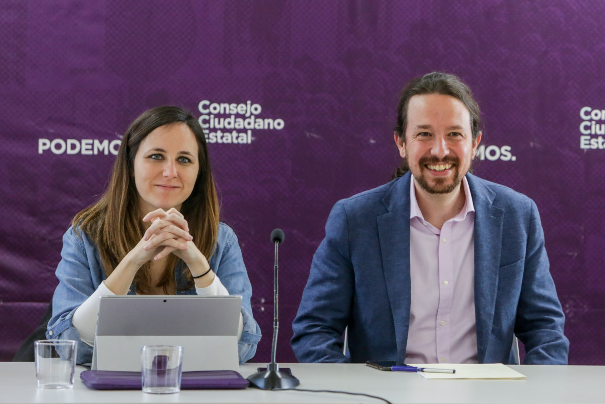 El secretario general de Podemos y vicepresidente de Derechos Sociales y Agenda 2030 del Gobierno, Pablo Iglesias, y la portavoz adjunta de Unidas Podemos en el Congreso, Ione Belarra, durante la reun