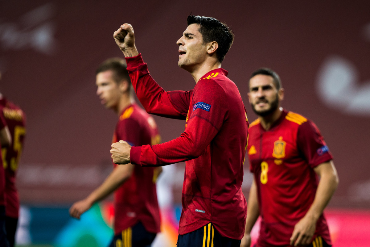 Archivo - Morata celebra un gol como la selección española