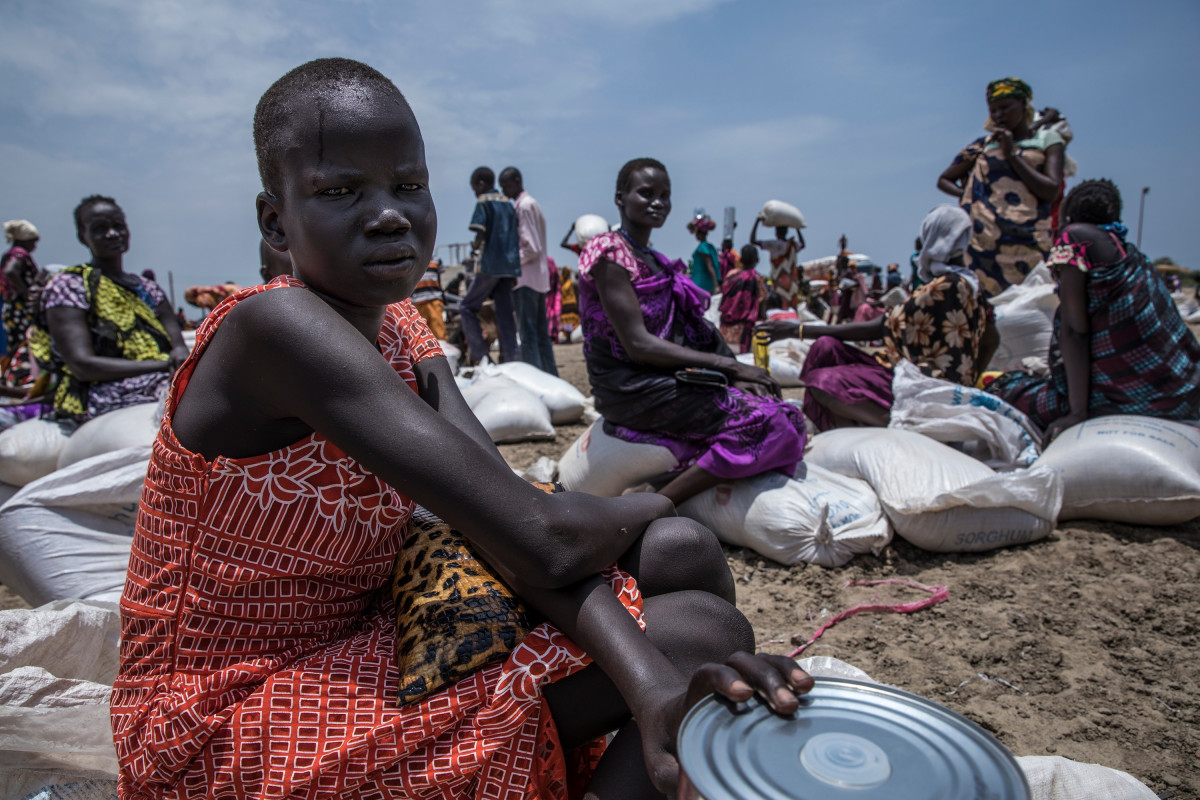 EuropaPress 2858210 mujer recibe asistencia alimentaria sudan sur