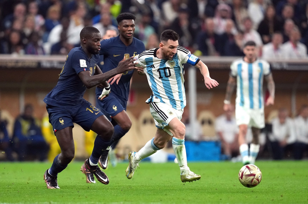 EuropaPress 4877656 18 december 2022 qatar lusail argentinas lionel messi and frances dayot