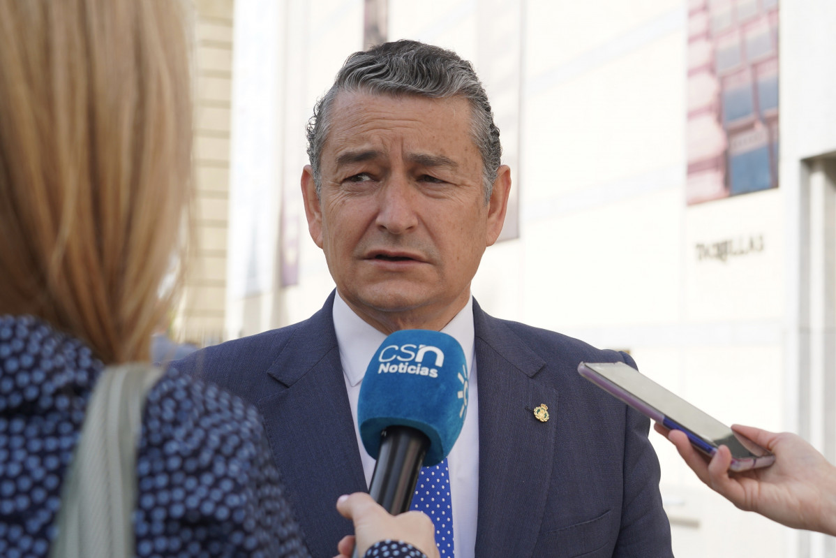 Archivo - El consejero de la Presidencia, Interior, Diálogo Social y Simplificación Administrativa, Antonio Sanz, en una atención a medios previa al Pregón Taurino de Sevilla