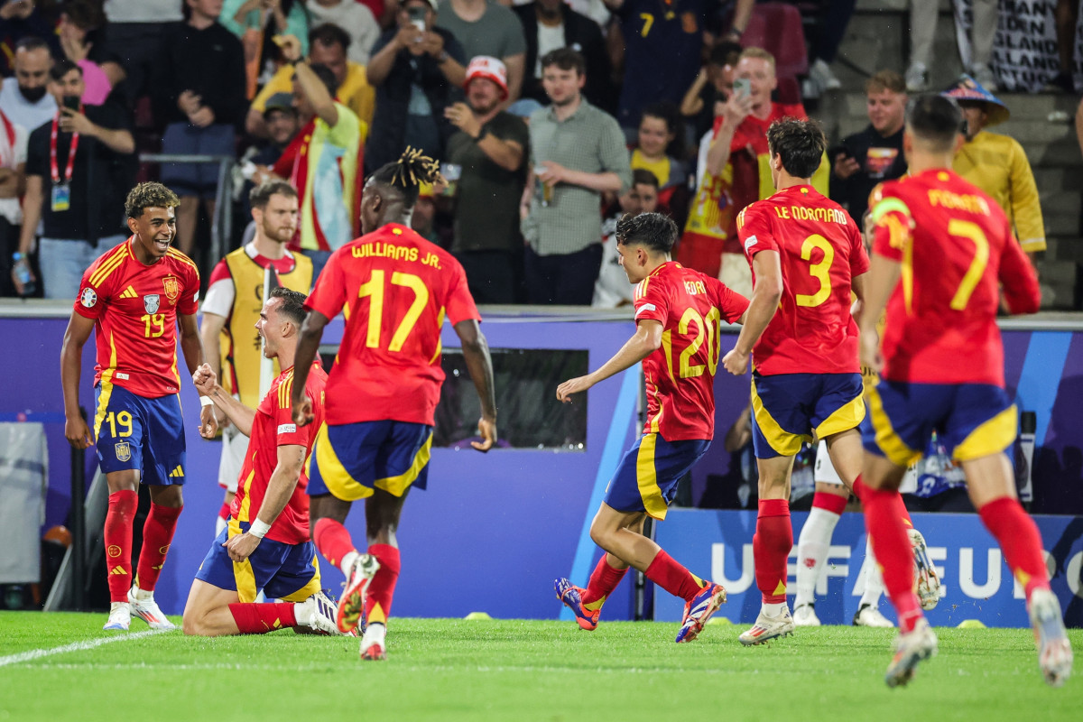 EuropaPress 6064625 30 june 2024 north rhine westphalia cologne spains fabian ruiz celebrates